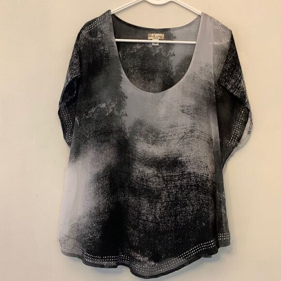 World Unity woman black and gray bat wing blouse with silver studs Size 0X - Picture 1 of 7
